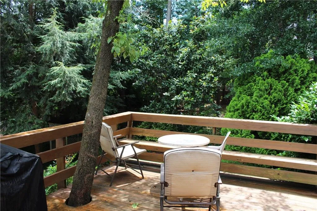 7570 Hunters Woods Drive, Sandy Springs, Georgia 30350, 4 Bedrooms Bedrooms, ,3 BathroomsBathrooms,Residential,Sold,7570 Hunters Woods Drive,5874769