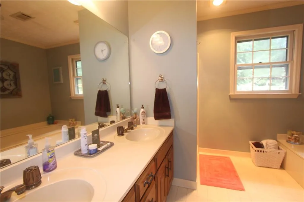 7570 Hunters Woods Drive, Sandy Springs, Georgia 30350, 4 Bedrooms Bedrooms, ,3 BathroomsBathrooms,Residential,Sold,7570 Hunters Woods Drive,5874769