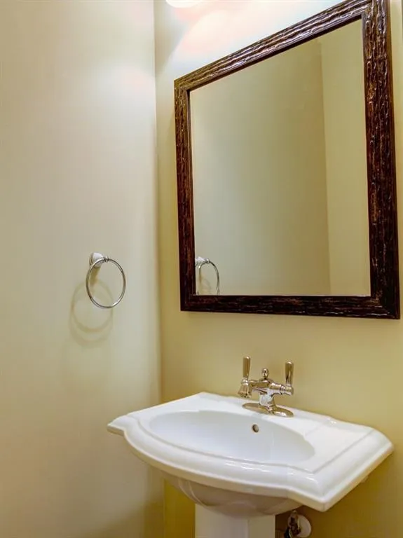 704 Creekgarden Court Unit 704, Atlanta, Georgia 30339, 3 Bedrooms Bedrooms, ,3 BathroomsBathrooms,Residential,Sold,704 Creekgarden Court Unit 704,5798007