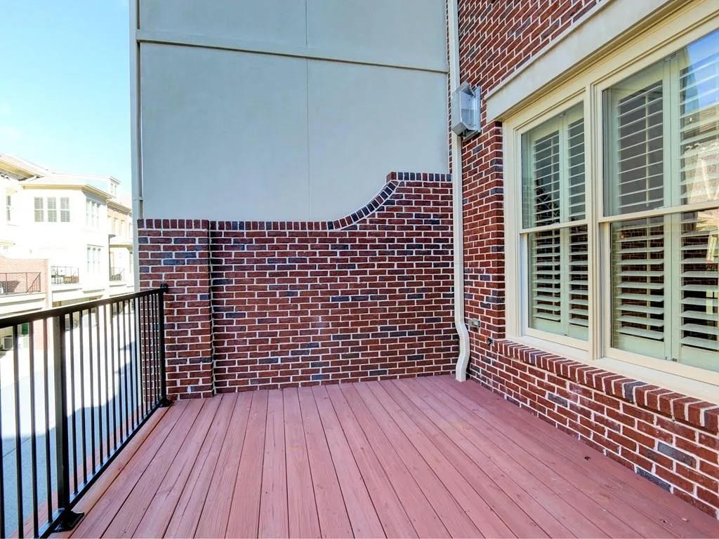 704 Creekgarden Court Unit 704, Atlanta, Georgia 30339, 3 Bedrooms Bedrooms, ,3 BathroomsBathrooms,Residential,Sold,704 Creekgarden Court Unit 704,5798007