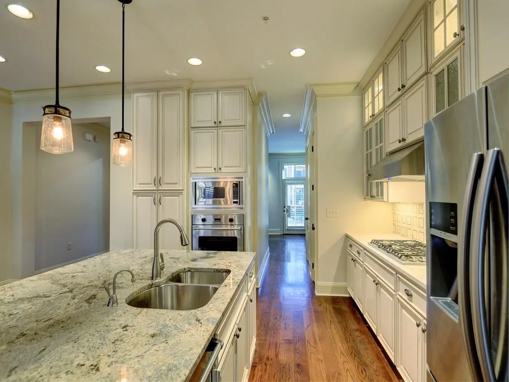 704 Creekgarden Court Unit 704, Atlanta, Georgia 30339, 3 Bedrooms Bedrooms, ,3 BathroomsBathrooms,Residential,Sold,704 Creekgarden Court Unit 704,5798007