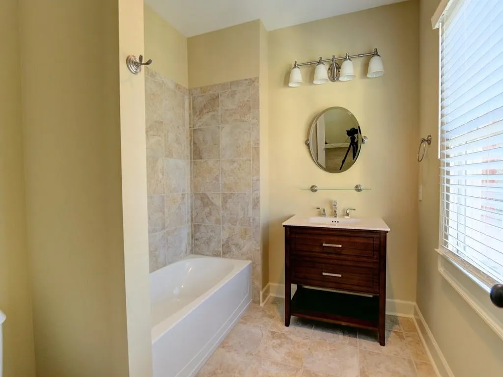 704 Creekgarden Court Unit 704, Atlanta, Georgia 30339, 3 Bedrooms Bedrooms, ,3 BathroomsBathrooms,Residential,Sold,704 Creekgarden Court Unit 704,5798007