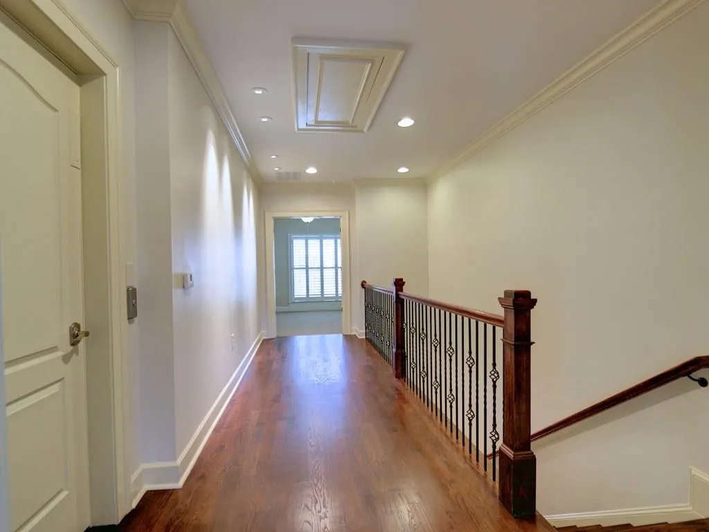 704 Creekgarden Court Unit 704, Atlanta, Georgia 30339, 3 Bedrooms Bedrooms, ,3 BathroomsBathrooms,Residential,Sold,704 Creekgarden Court Unit 704,5798007