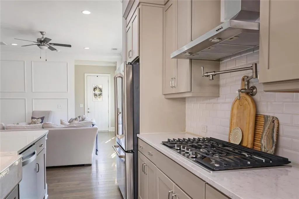 6435 Lucent Lane, Atlanta, Georgia 30328, 4 Bedrooms Bedrooms, ,4 BathroomsBathrooms,Residential,For Sale,6435 Lucent Lane,7677613