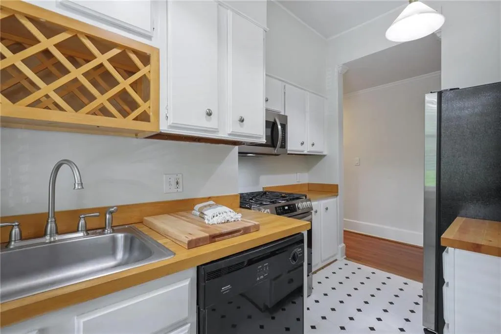 1 S Prado Ne Unit 1, Atlanta, Georgia 30309, 1 Bedroom Bedrooms, ,1 BathroomBathrooms,Residential,For Sale,1 S Prado Ne Unit 1,7649338