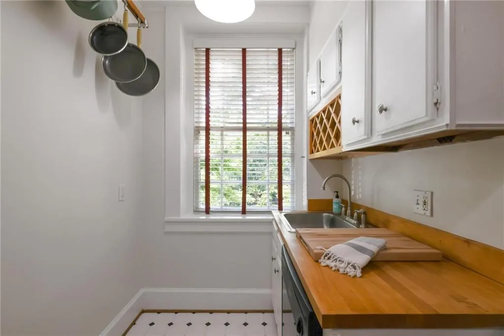 1 S Prado Ne Unit 1, Atlanta, Georgia 30309, 1 Bedroom Bedrooms, ,1 BathroomBathrooms,Residential,For Sale,1 S Prado Ne Unit 1,7649338