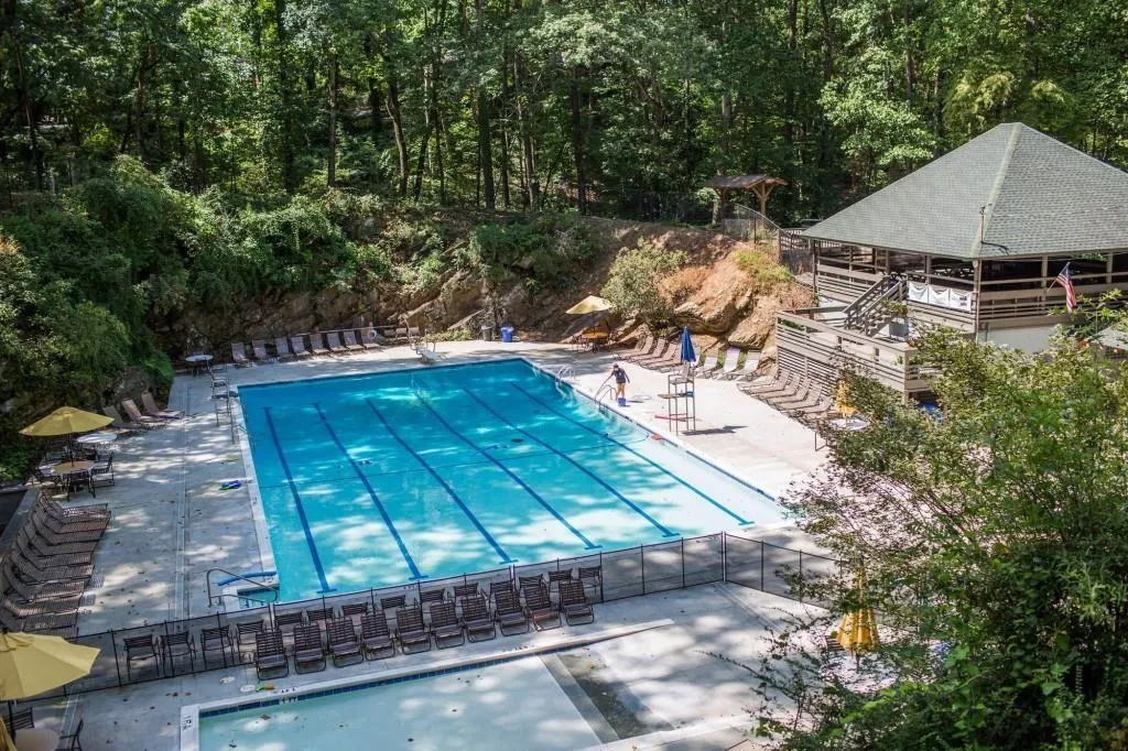 5 Long Island Place, Sandy Springs, Georgia 30328, 5 Bedrooms Bedrooms, ,3 BathroomsBathrooms,Residential,Sold,5 Long Island Place,6010761