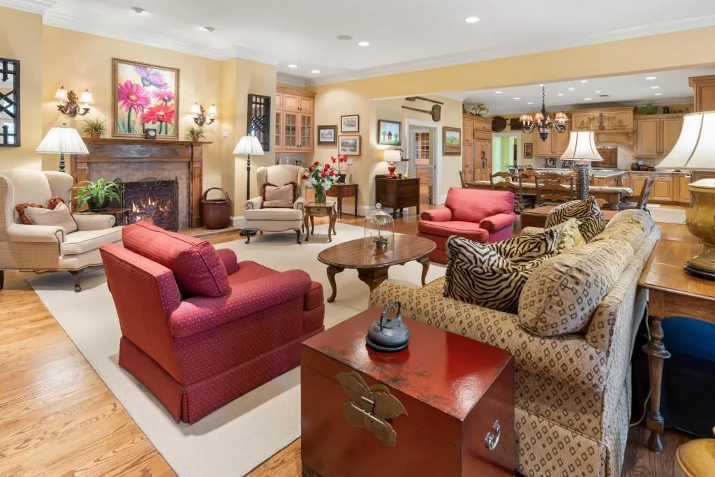 6355 River Overlook Drive, Sandy Springs, Georgia 30328, 4 Bedrooms Bedrooms, ,3 BathroomsBathrooms,Residential,Sold,6355 River Overlook Drive,6834897