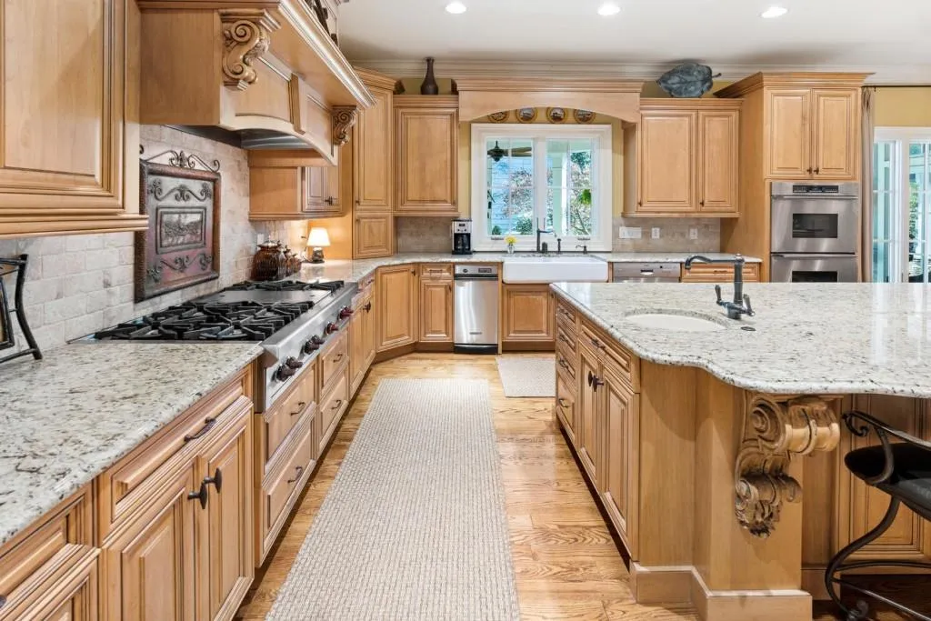 6355 River Overlook Drive, Sandy Springs, Georgia 30328, 4 Bedrooms Bedrooms, ,3 BathroomsBathrooms,Residential,Sold,6355 River Overlook Drive,6834897