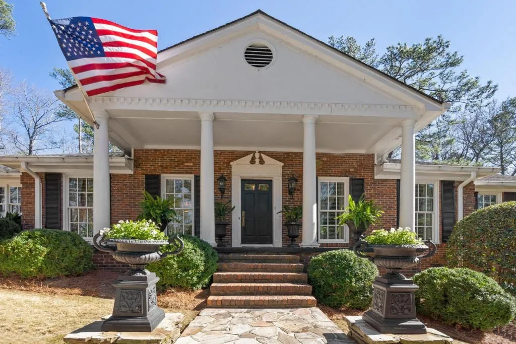 6355 River Overlook Drive, Sandy Springs, Georgia 30328, 4 Bedrooms Bedrooms, ,3 BathroomsBathrooms,Residential,Sold,6355 River Overlook Drive,6834897