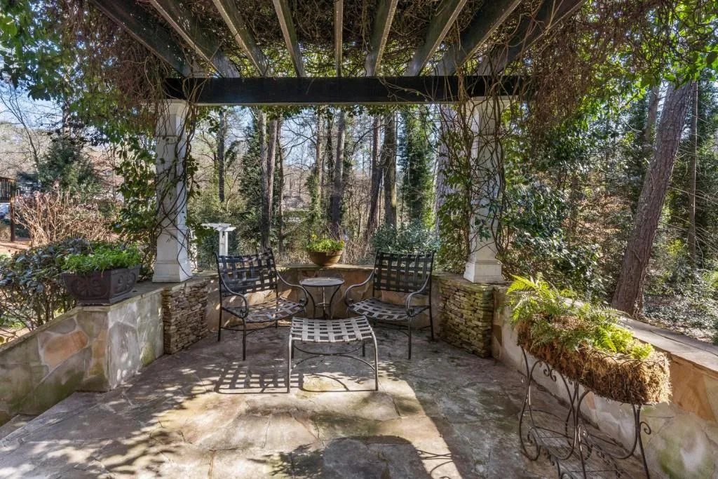 6355 River Overlook Drive, Sandy Springs, Georgia 30328, 4 Bedrooms Bedrooms, ,3 BathroomsBathrooms,Residential,Sold,6355 River Overlook Drive,6834897