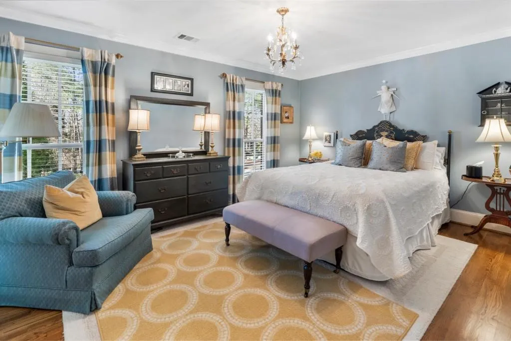 6355 River Overlook Drive, Sandy Springs, Georgia 30328, 4 Bedrooms Bedrooms, ,3 BathroomsBathrooms,Residential,Sold,6355 River Overlook Drive,6834897