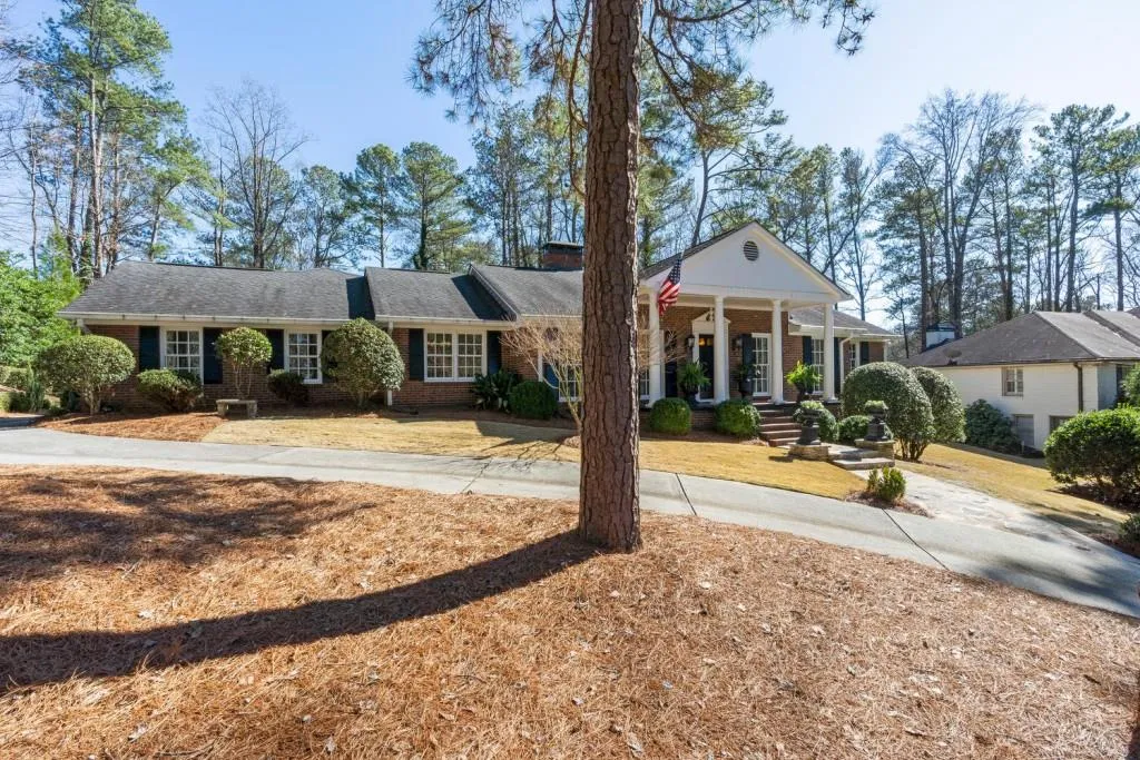 6355 River Overlook Drive, Sandy Springs, Georgia 30328, 4 Bedrooms Bedrooms, ,3 BathroomsBathrooms,Residential,Sold,6355 River Overlook Drive,6834897