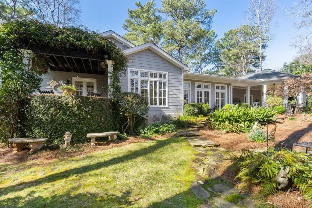 6355 River Overlook Drive, Sandy Springs, Georgia 30328, 4 Bedrooms Bedrooms, ,3 BathroomsBathrooms,Residential,Sold,6355 River Overlook Drive,6834897