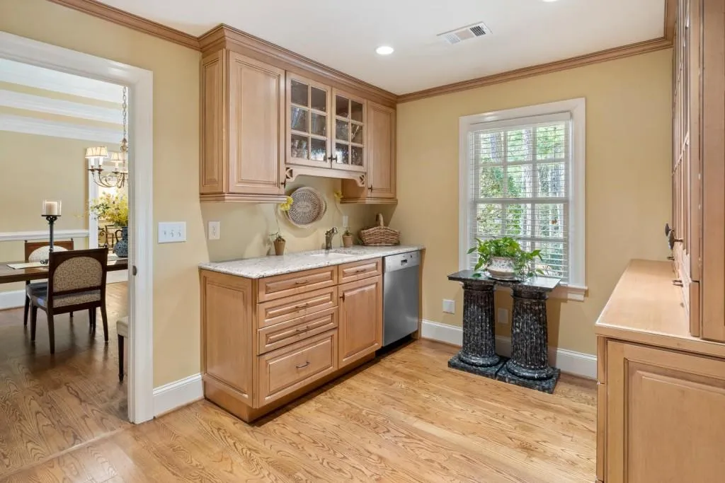 6355 River Overlook Drive, Sandy Springs, Georgia 30328, 4 Bedrooms Bedrooms, ,3 BathroomsBathrooms,Residential,Sold,6355 River Overlook Drive,6834897