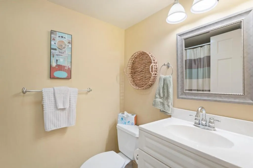 6355 River Overlook Drive, Sandy Springs, Georgia 30328, 4 Bedrooms Bedrooms, ,3 BathroomsBathrooms,Residential,Sold,6355 River Overlook Drive,6834897