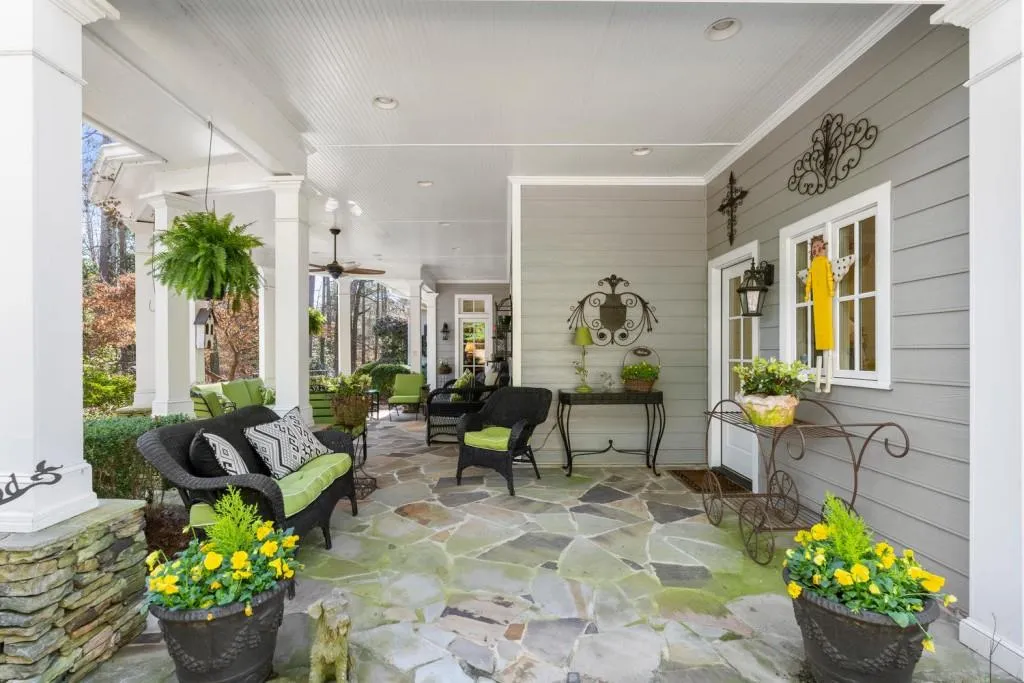 6355 River Overlook Drive, Sandy Springs, Georgia 30328, 4 Bedrooms Bedrooms, ,3 BathroomsBathrooms,Residential,Sold,6355 River Overlook Drive,6834897