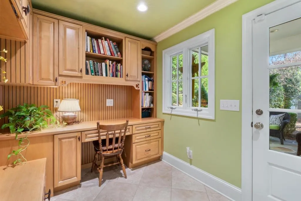 6355 River Overlook Drive, Sandy Springs, Georgia 30328, 4 Bedrooms Bedrooms, ,3 BathroomsBathrooms,Residential,Sold,6355 River Overlook Drive,6834897