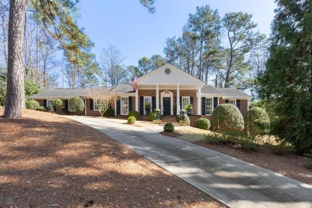6355 River Overlook Drive, Sandy Springs, Georgia 30328, 4 Bedrooms Bedrooms, ,3 BathroomsBathrooms,Residential,Sold,6355 River Overlook Drive,6834897