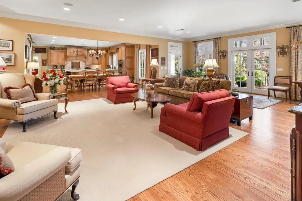 6355 River Overlook Drive, Sandy Springs, Georgia 30328, 4 Bedrooms Bedrooms, ,3 BathroomsBathrooms,Residential,Sold,6355 River Overlook Drive,6834897