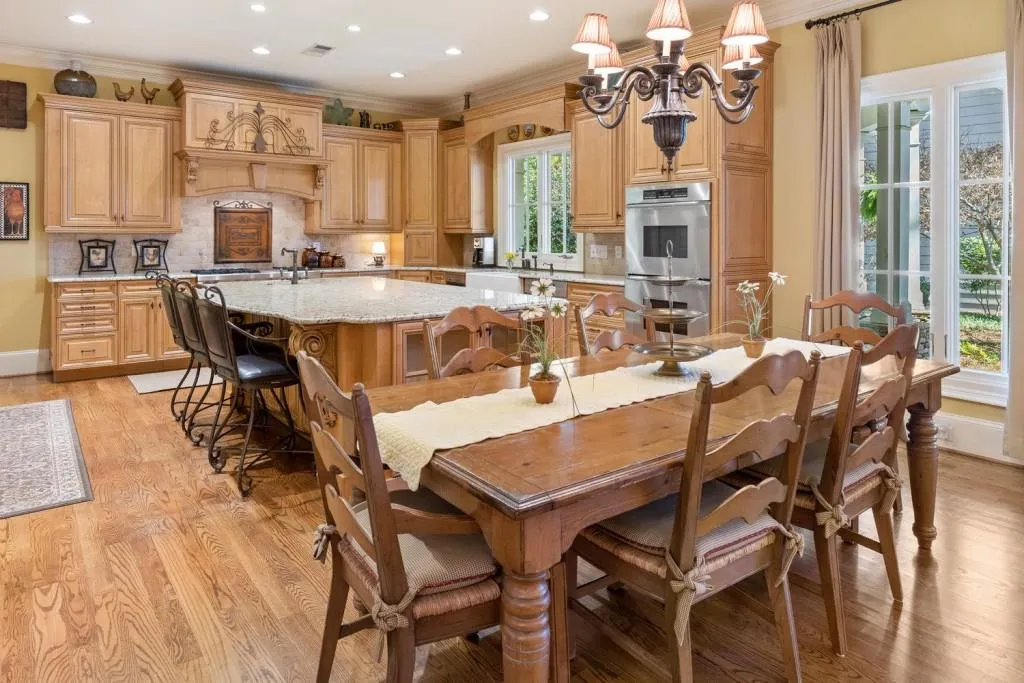 6355 River Overlook Drive, Sandy Springs, Georgia 30328, 4 Bedrooms Bedrooms, ,3 BathroomsBathrooms,Residential,Sold,6355 River Overlook Drive,6834897