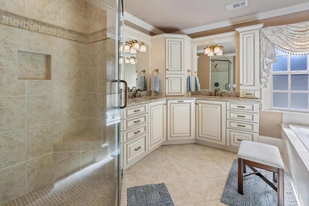 6355 River Overlook Drive, Sandy Springs, Georgia 30328, 4 Bedrooms Bedrooms, ,3 BathroomsBathrooms,Residential,Sold,6355 River Overlook Drive,6834897