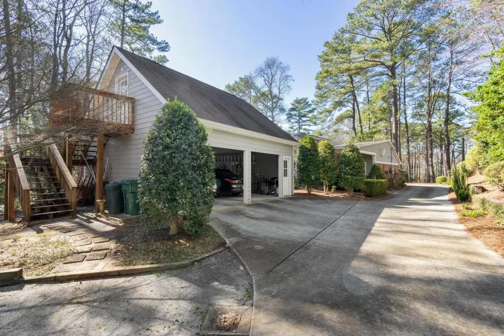 6355 River Overlook Drive, Sandy Springs, Georgia 30328, 4 Bedrooms Bedrooms, ,3 BathroomsBathrooms,Residential,Sold,6355 River Overlook Drive,6834897