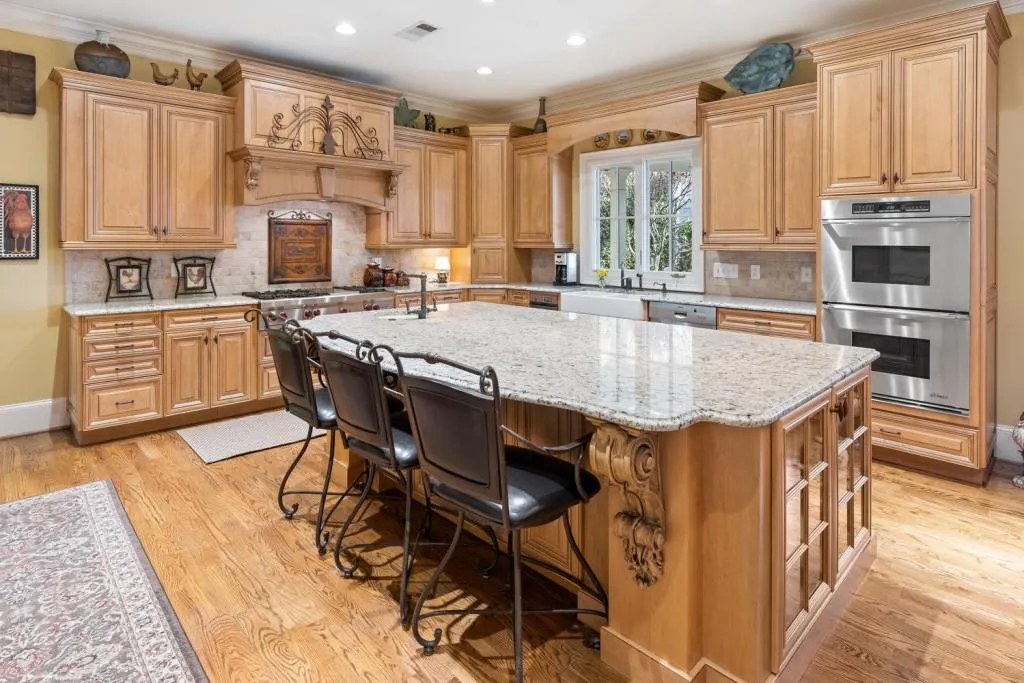 6355 River Overlook Drive, Sandy Springs, Georgia 30328, 4 Bedrooms Bedrooms, ,3 BathroomsBathrooms,Residential,Sold,6355 River Overlook Drive,6834897