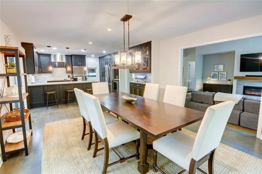 6090 Weatherly Drive Nw, Sandy Springs, Georgia 30328, 3 Bedrooms Bedrooms, ,3 BathroomsBathrooms,Residential,For Sale,6090 Weatherly Drive Nw,7763628