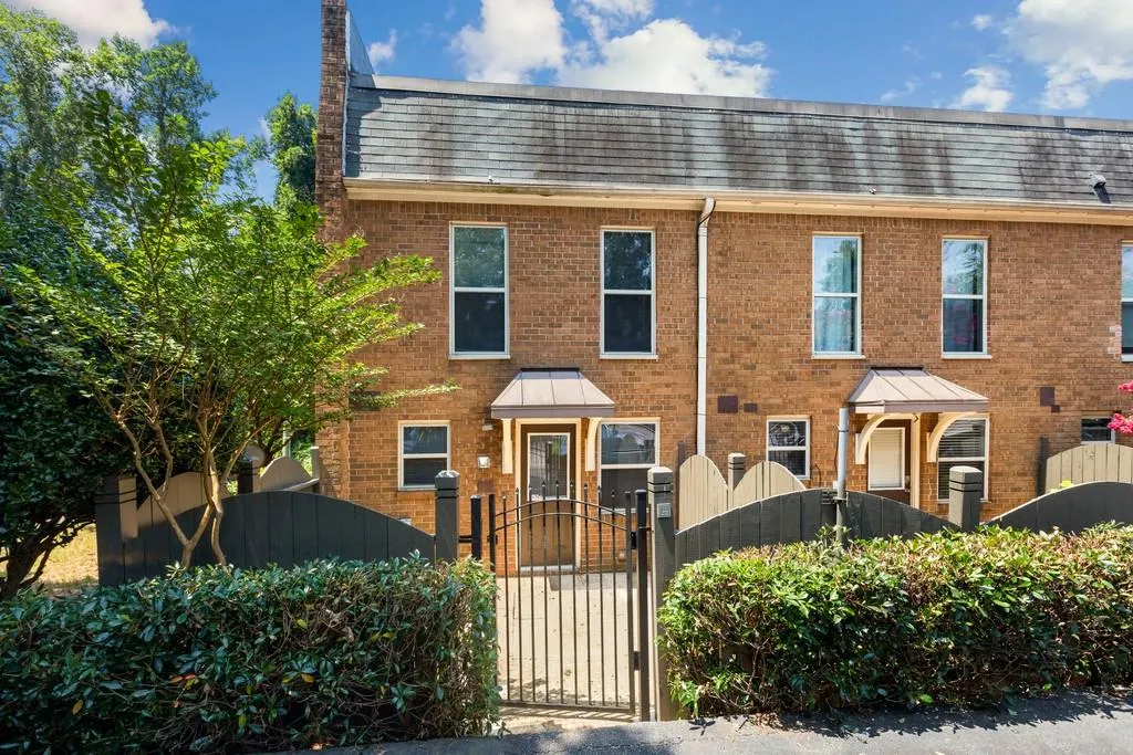 225 Winding River Drive Unit H, Sandy Springs, Georgia 30350, 2 Bedrooms Bedrooms, ,2 BathroomsBathrooms,Residential,Sold,225 Winding River Drive Unit H,6606600