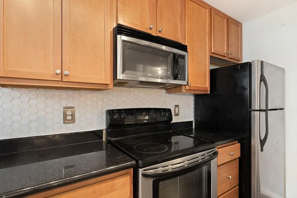 225 Winding River Drive Unit H, Sandy Springs, Georgia 30350, 2 Bedrooms Bedrooms, ,2 BathroomsBathrooms,Residential,Sold,225 Winding River Drive Unit H,6606600