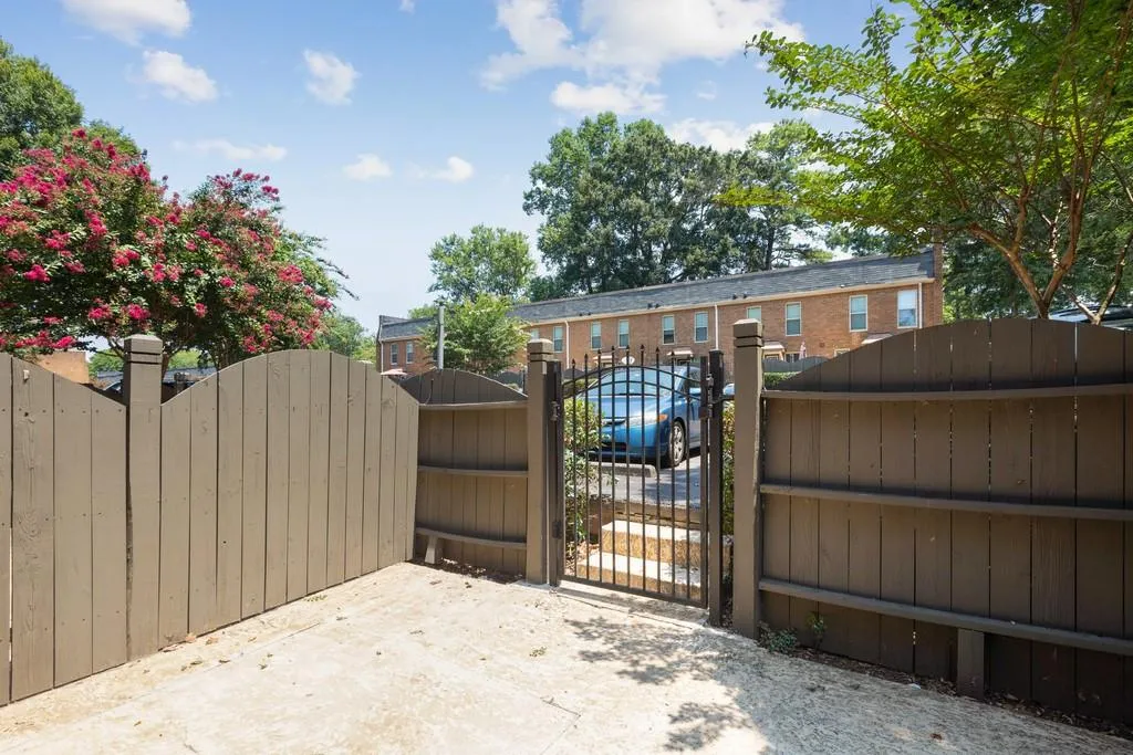 225 Winding River Drive Unit H, Sandy Springs, Georgia 30350, 2 Bedrooms Bedrooms, ,2 BathroomsBathrooms,Residential,Sold,225 Winding River Drive Unit H,6606600