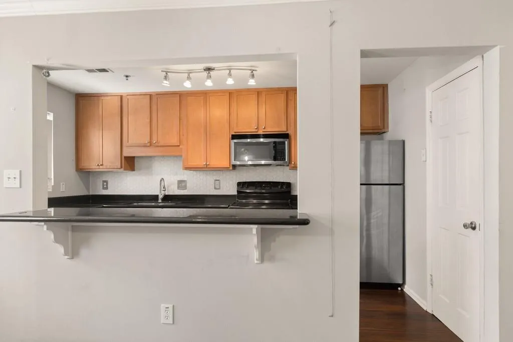 225 Winding River Drive Unit H, Sandy Springs, Georgia 30350, 2 Bedrooms Bedrooms, ,2 BathroomsBathrooms,Residential,Sold,225 Winding River Drive Unit H,6606600