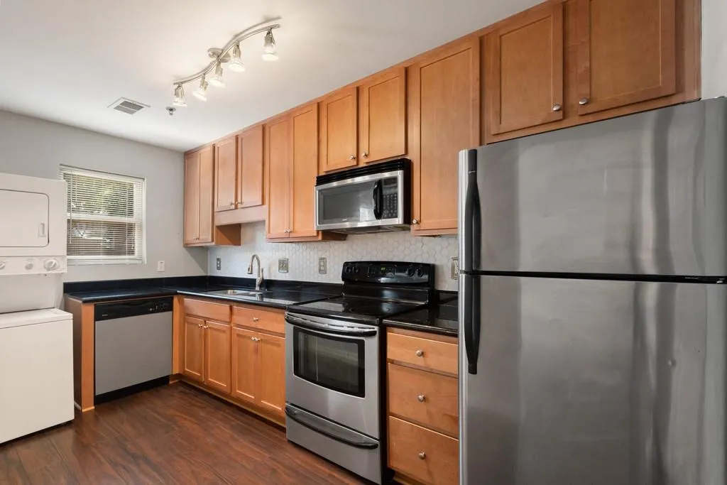 225 Winding River Drive Unit H, Sandy Springs, Georgia 30350, 2 Bedrooms Bedrooms, ,2 BathroomsBathrooms,Residential,Sold,225 Winding River Drive Unit H,6606600