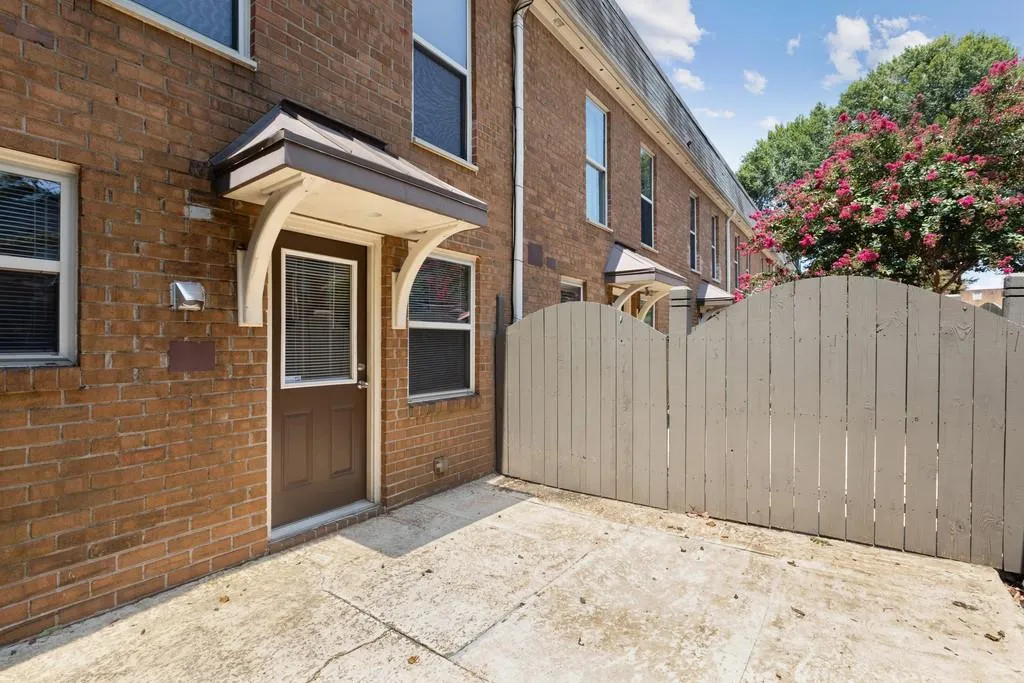 225 Winding River Drive Unit H, Sandy Springs, Georgia 30350, 2 Bedrooms Bedrooms, ,2 BathroomsBathrooms,Residential,Sold,225 Winding River Drive Unit H,6606600