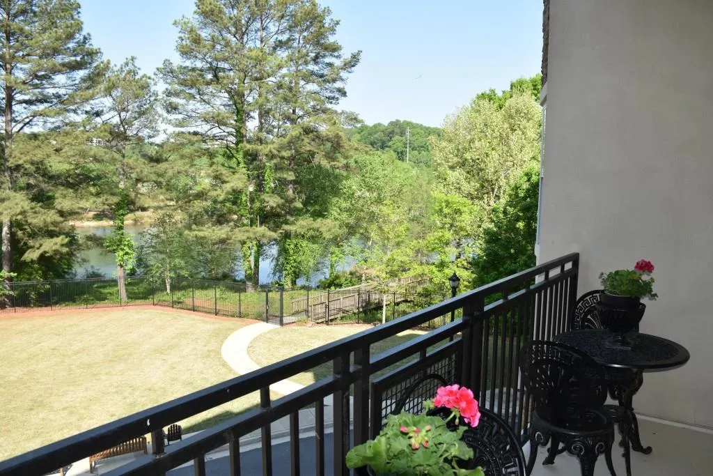 100 Riversedge Drive Unit 124, Atlanta, Georgia 30339, 3 Bedrooms Bedrooms, ,3 BathroomsBathrooms,Residential,Sold,100 Riversedge Drive Unit 124,5799062
