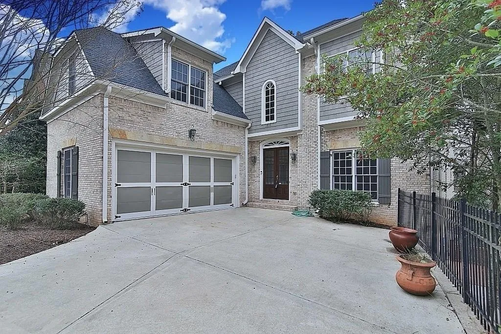 585 Cliftwood Court, Sandy Springs, Georgia 30328, 5 Bedrooms Bedrooms, ,5 BathroomsBathrooms,Residential,Sold,585 Cliftwood Court,6517806