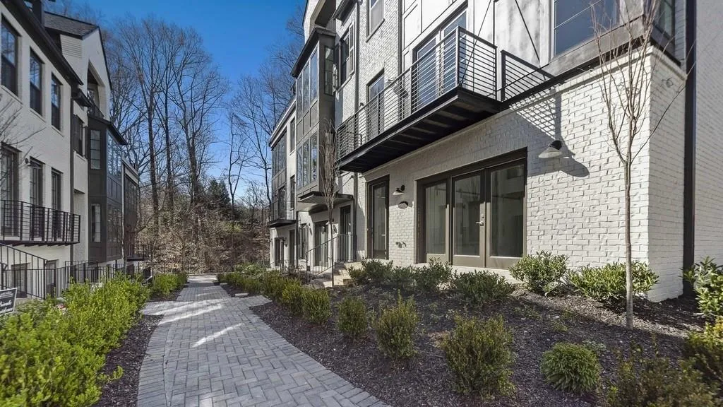 160 Ridgely Court, Atlanta, Georgia 30342, 4 Bedrooms Bedrooms, ,4 BathroomsBathrooms,Residential,Sold,160 Ridgely Court,6517562