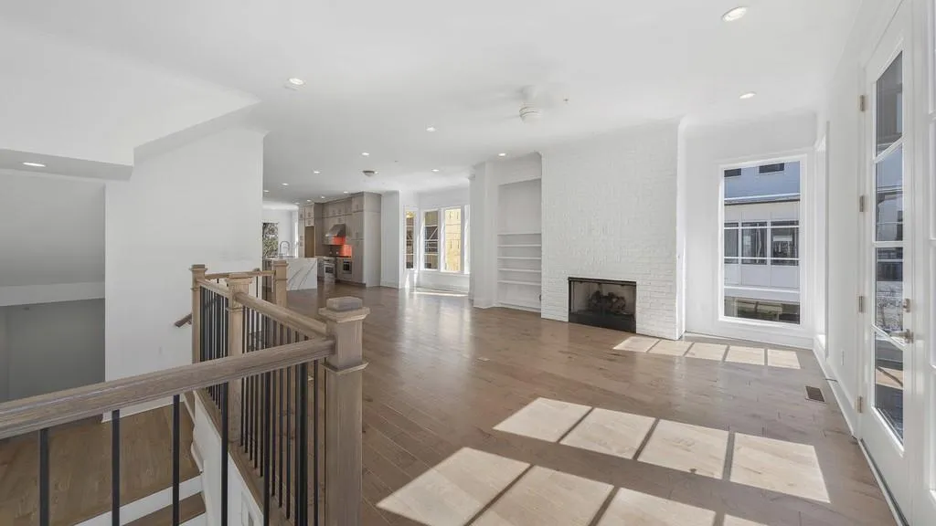 160 Ridgely Court, Atlanta, Georgia 30342, 4 Bedrooms Bedrooms, ,4 BathroomsBathrooms,Residential,Sold,160 Ridgely Court,6517562