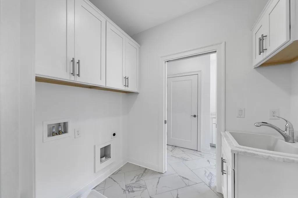 160 Ridgely Court, Atlanta, Georgia 30342, 4 Bedrooms Bedrooms, ,4 BathroomsBathrooms,Residential,Sold,160 Ridgely Court,6517562