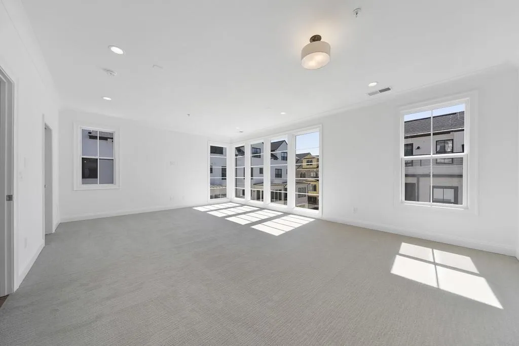 160 Ridgely Court, Atlanta, Georgia 30342, 4 Bedrooms Bedrooms, ,4 BathroomsBathrooms,Residential,Sold,160 Ridgely Court,6517562