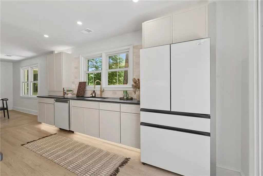 4103 Statewood Road Ne, Atlanta, Georgia 30342, 4 Bedrooms Bedrooms, ,3 BathroomsBathrooms,Residential,For Sale,4103 Statewood Road Ne,7605683