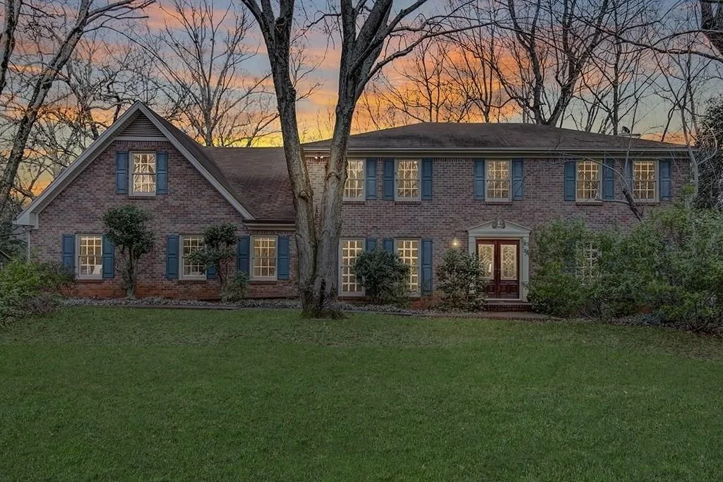 200 Zeblin Road, Sandy Springs, Georgia 30342, 5 Bedrooms Bedrooms, ,2 BathroomsBathrooms,Residential,Sold,200 Zeblin Road,6535147