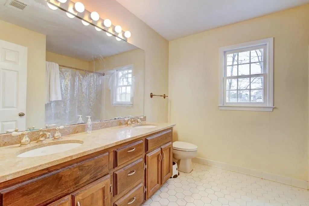 200 Zeblin Road, Sandy Springs, Georgia 30342, 5 Bedrooms Bedrooms, ,2 BathroomsBathrooms,Residential,Sold,200 Zeblin Road,6535147