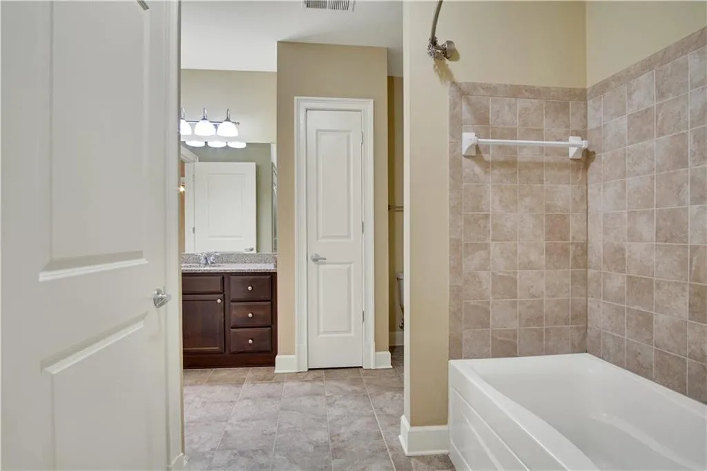 200 River Vista Drive Unit 706, Atlanta, Georgia 30339, 1 Bedroom Bedrooms, ,1 BathroomBathrooms,Residential,Sold,200 River Vista Drive Unit 706,6847381