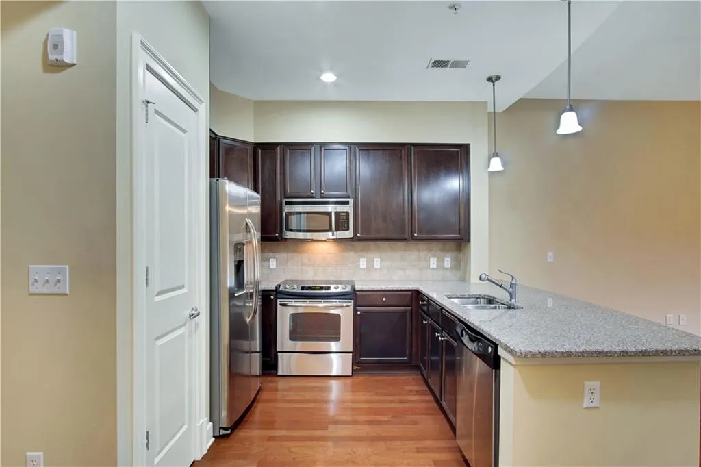 200 River Vista Drive Unit 706, Atlanta, Georgia 30339, 1 Bedroom Bedrooms, ,1 BathroomBathrooms,Residential,Sold,200 River Vista Drive Unit 706,6847381