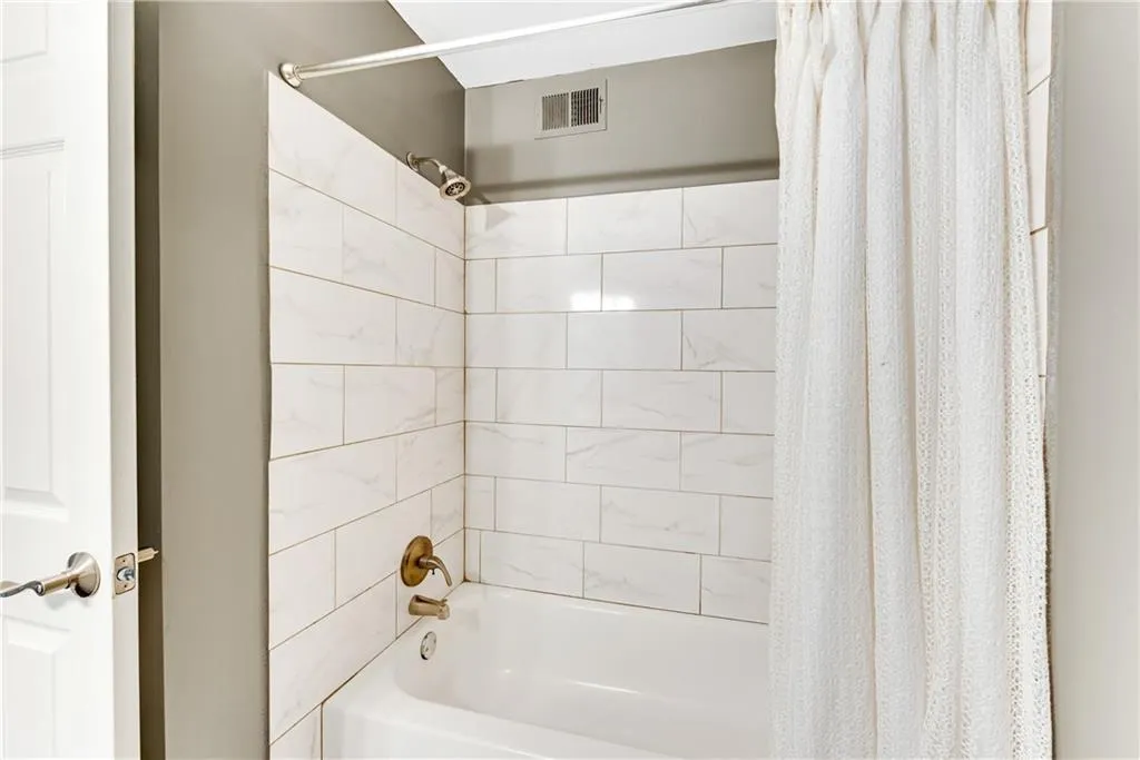 7500 Roswell Road Unit 125, Sandy Springs, Georgia 30350, 3 Bedrooms Bedrooms, ,2 BathroomsBathrooms,Residential,Sold,7500 Roswell Road Unit 125,7015085