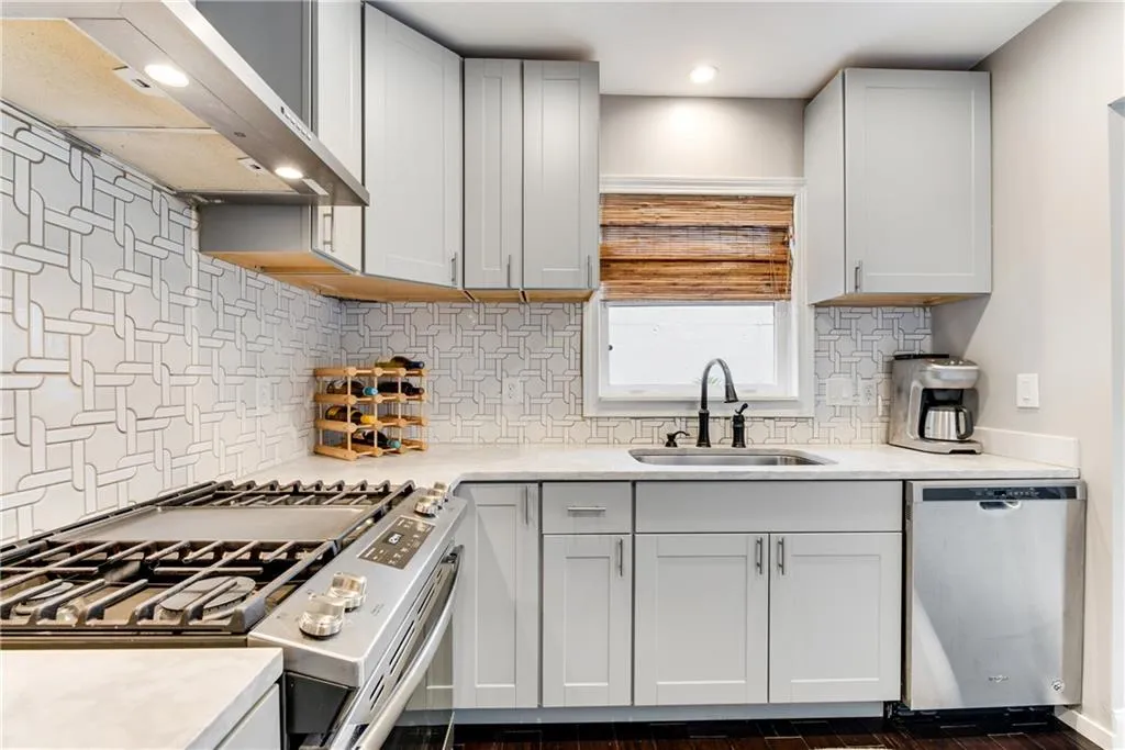 7500 Roswell Road Unit 125, Sandy Springs, Georgia 30350, 3 Bedrooms Bedrooms, ,2 BathroomsBathrooms,Residential,Sold,7500 Roswell Road Unit 125,7015085