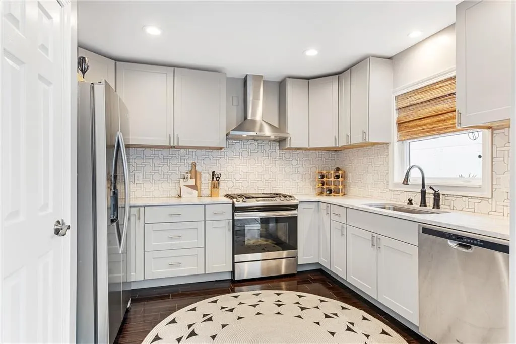 7500 Roswell Road Unit 125, Sandy Springs, Georgia 30350, 3 Bedrooms Bedrooms, ,2 BathroomsBathrooms,Residential,Sold,7500 Roswell Road Unit 125,7015085