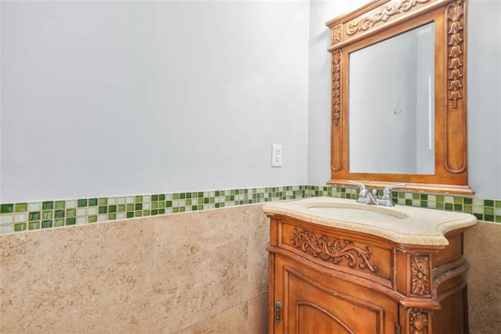 lower 1/2 bath